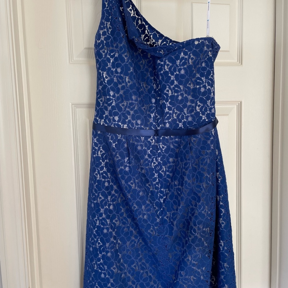 Beautiful formal/prom/bridesmaid dress. Worn only a few times.